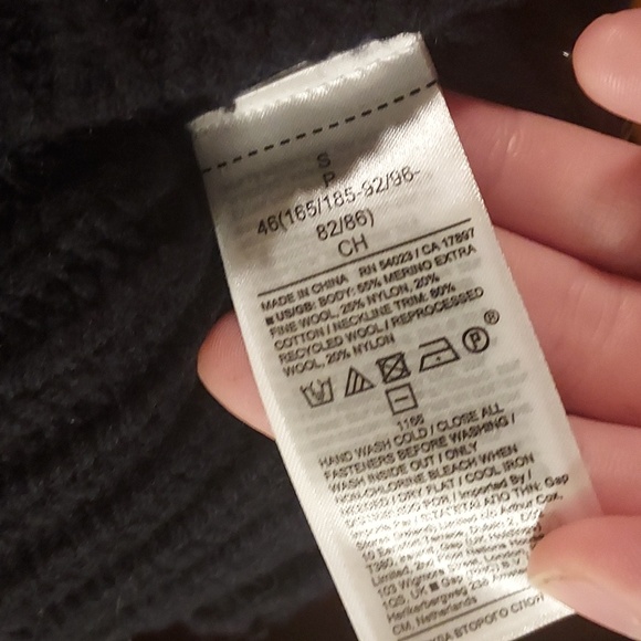 Banana Republic Turtle Neck Sweater - Picture 8 of 8